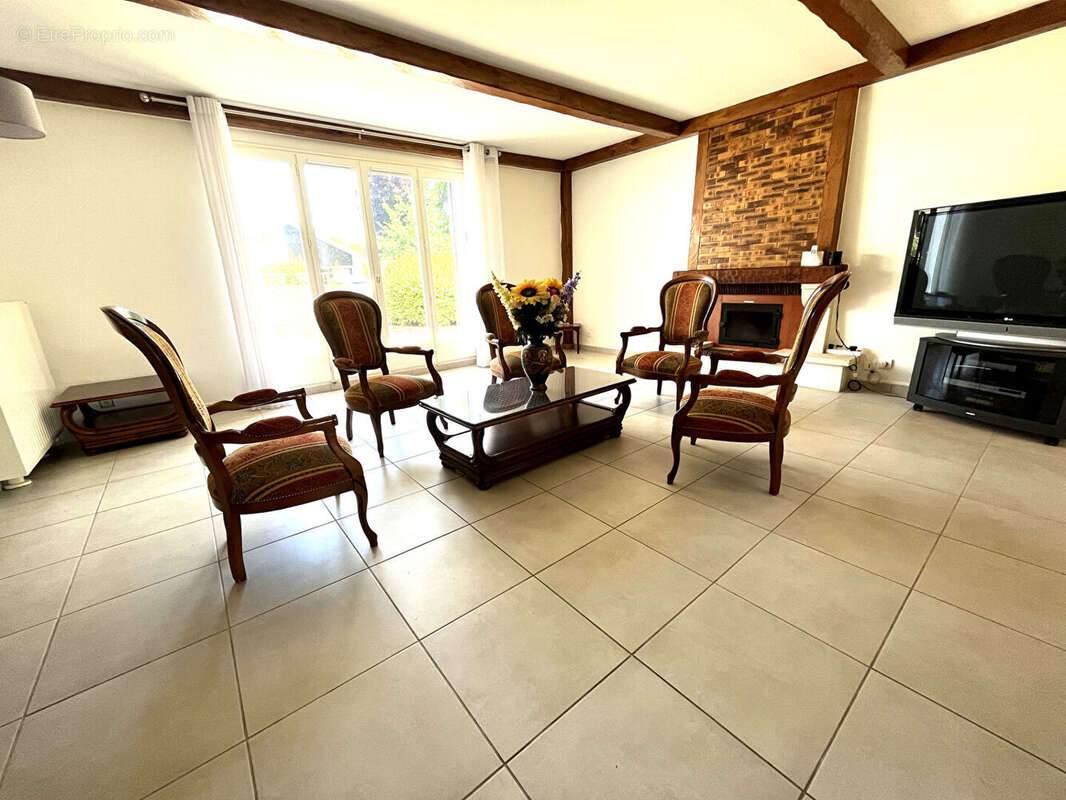 Maison à VOISINS-LE-BRETONNEUX