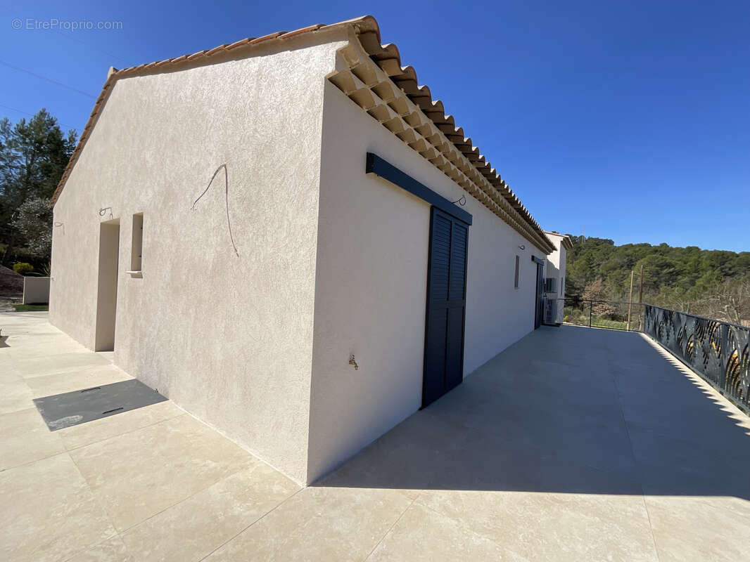 Maison à LE PUY-SAINTE-REPARADE
