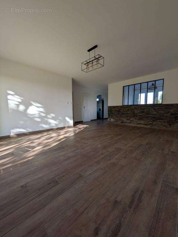 Maison à SAINT-SAUVEUR-SUR-ECOLE