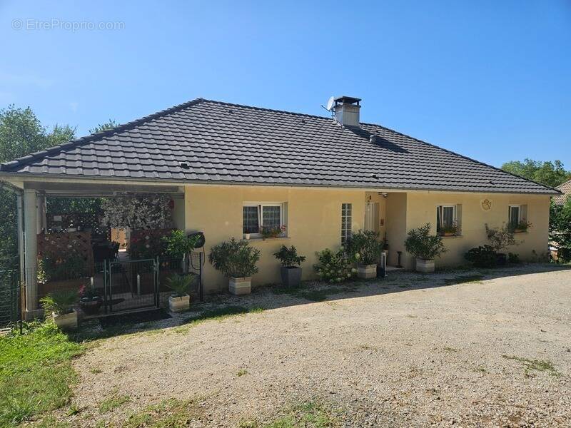 Maison à OBJAT
