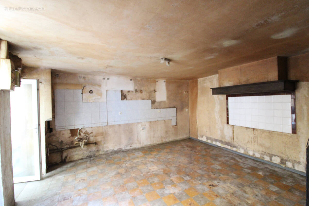 Maison à SAINT-GEORGES-DE-LUZENCON