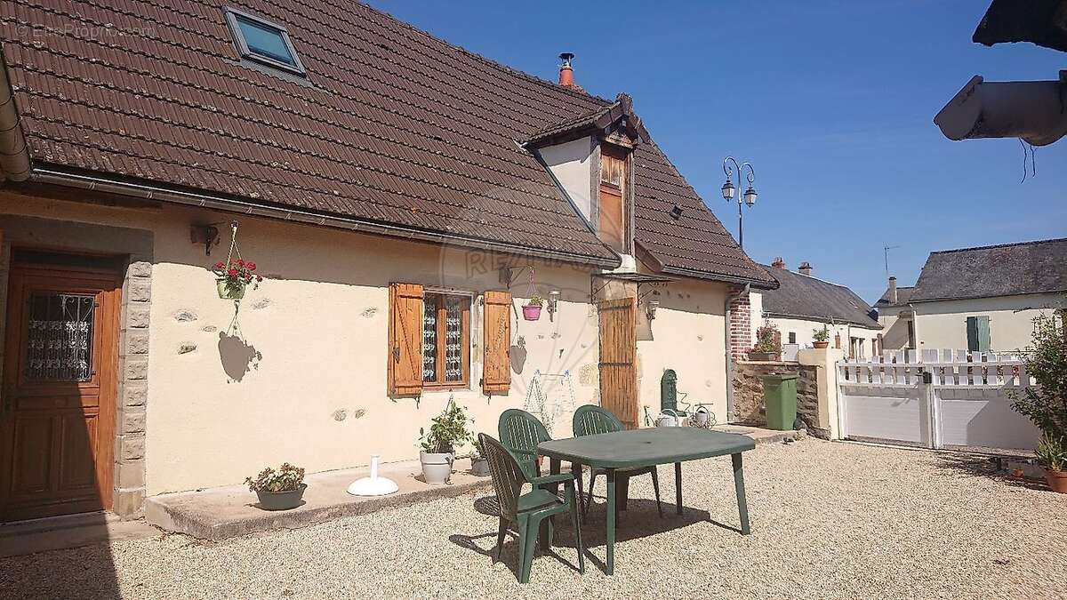 Maison à SEMELAY