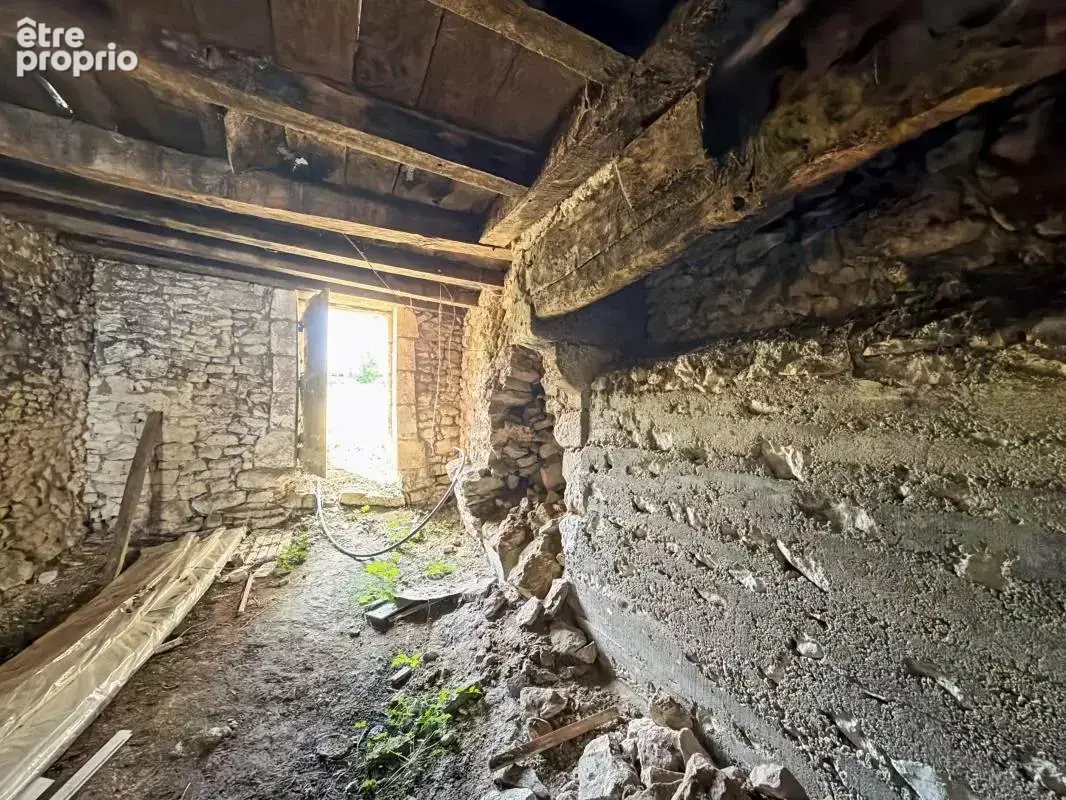  Authentique ancien chais en pierre à rénover – Charme et potentiel au cœur d’un hameau paisible - photo 7