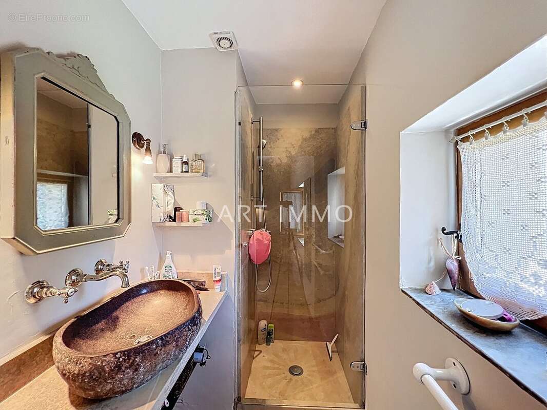 Maison de village avec piscine sur un grand terrain. - photo 14