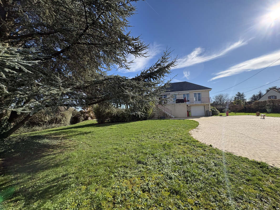 Maison à AZAY-SUR-CHER