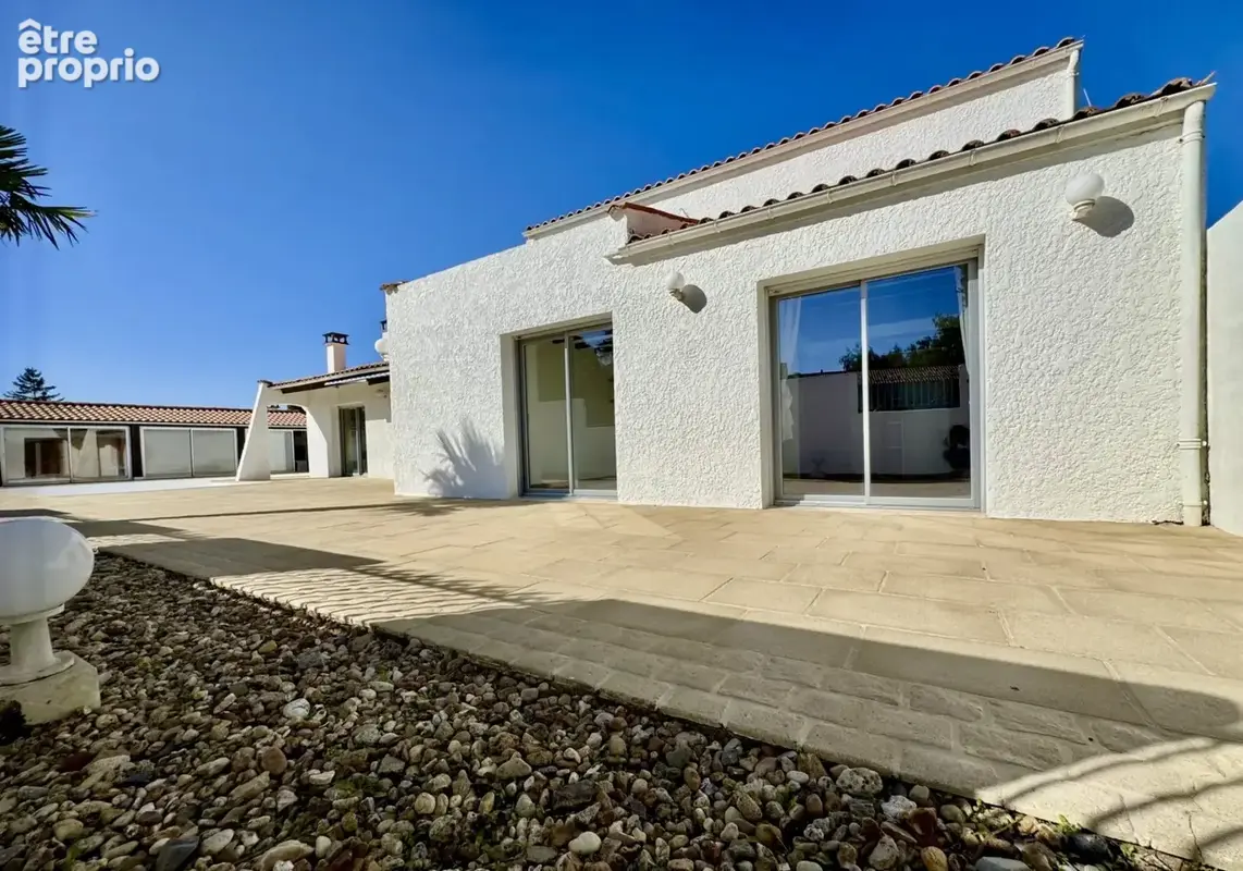 Maison 188 m² à Breuillet  - photo 4