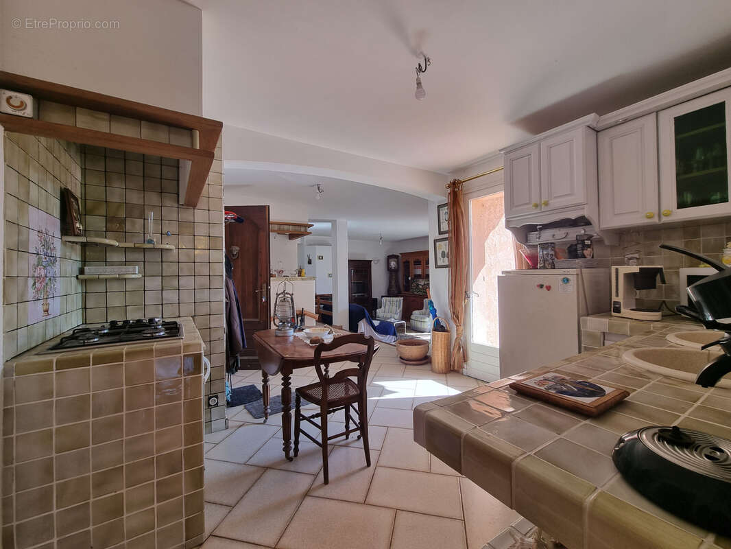 Maison à FOX-AMPHOUX