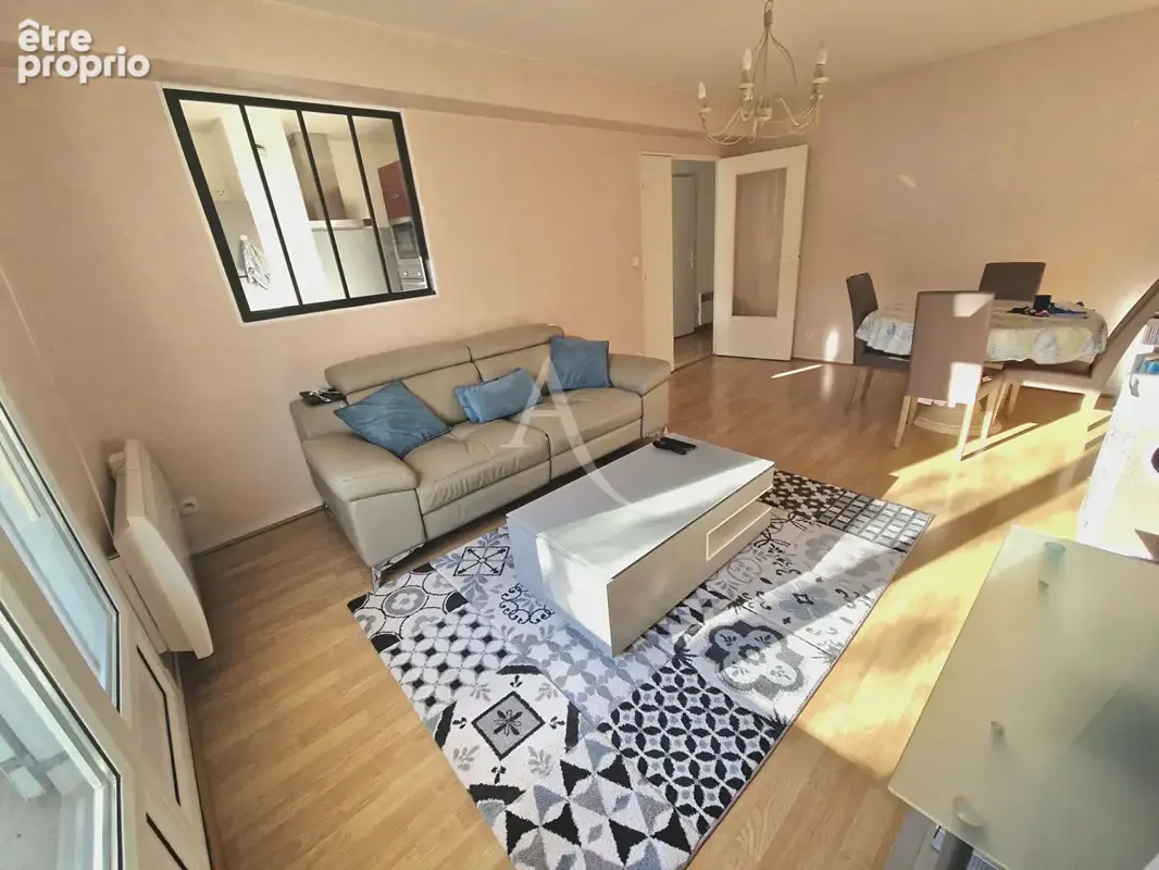 Proches commerces et écoles, aux calmes  F4 73m2  3chambres, ascenceur, balcon, place de parking sous-sol - photo 2