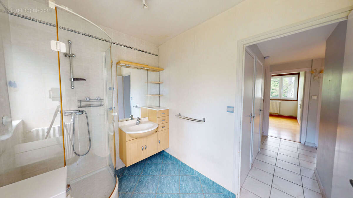Appartement à SAINT-MARTIN-D'HERES