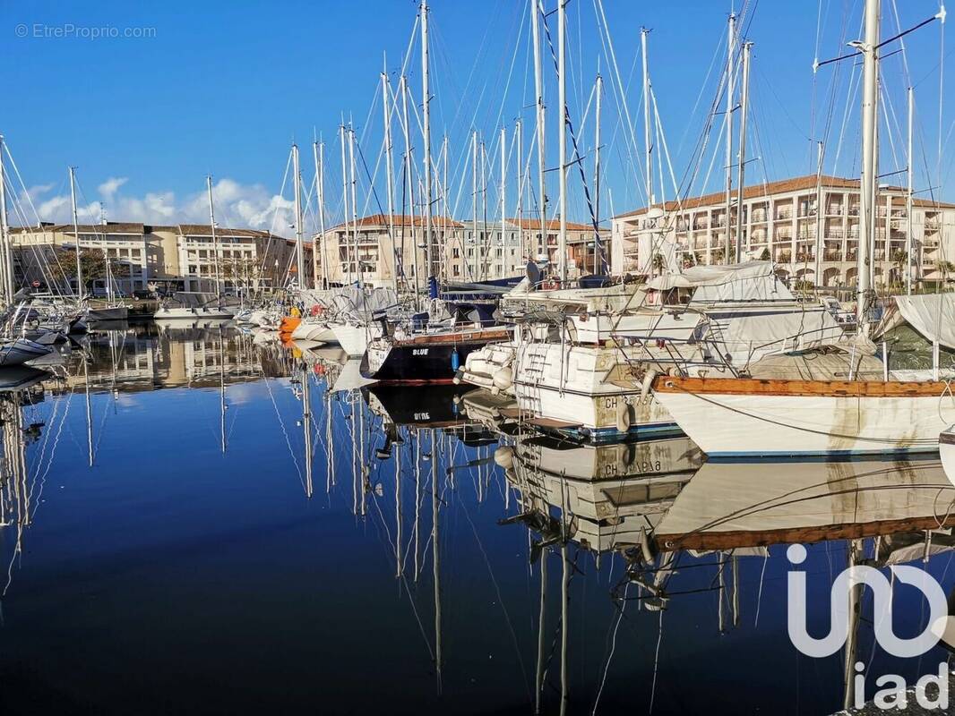 Photo 1 - Parking à ROCHEFORT