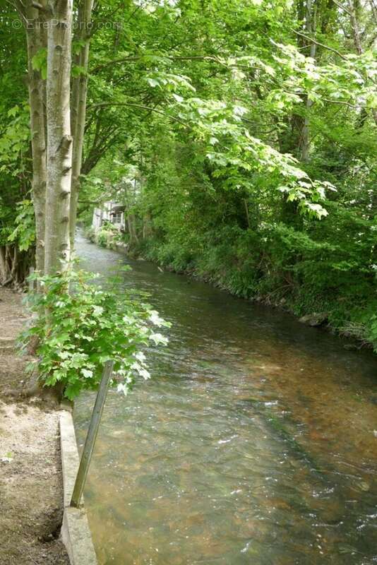 Maison 220 m² à Acquigny  - photo 2