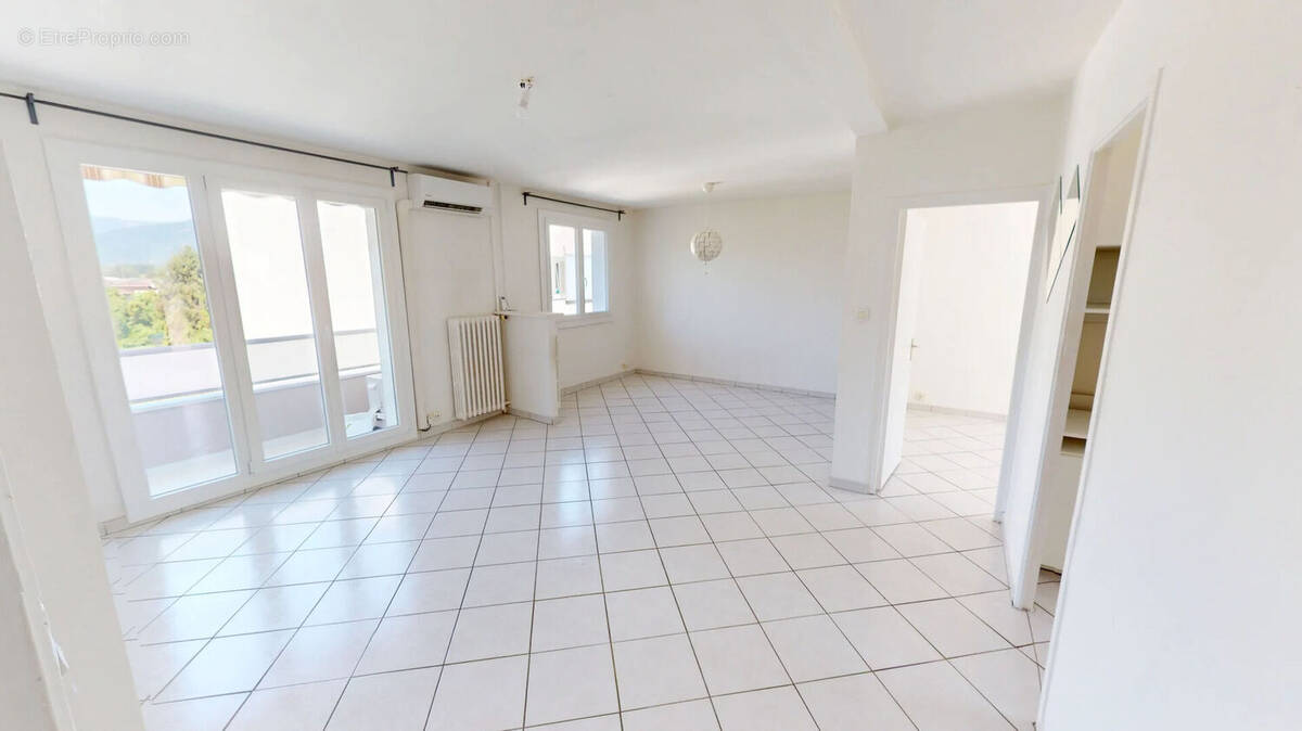 Appartement à DOMENE