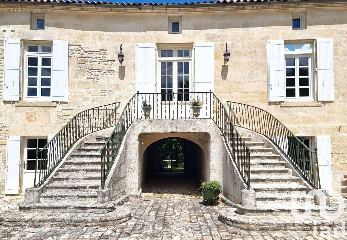 Maison 410 m² à Bourg-Charente  - photo 4