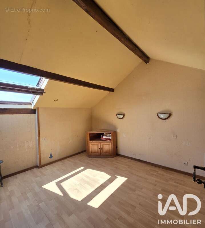 Maison 78 m² à Fosses  - photo 9