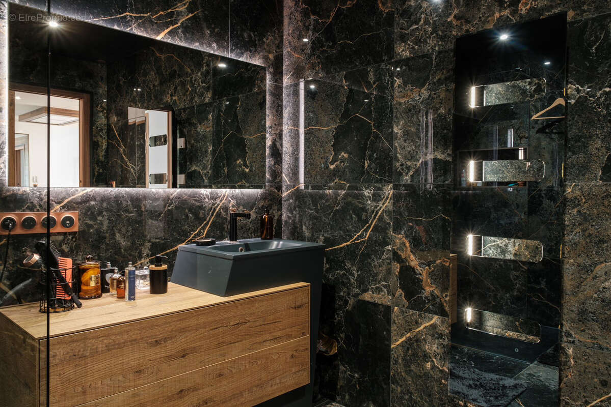 Appartement à SAINT-PRIEST-EN-JAREZ