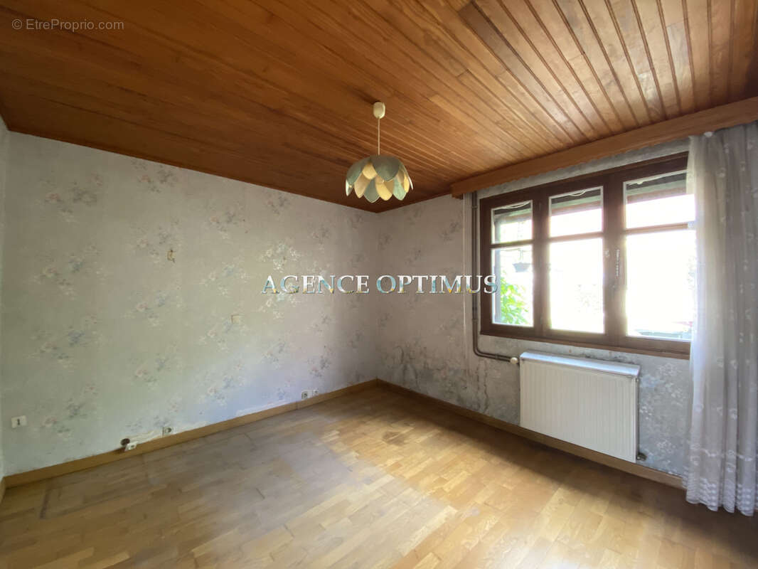 MAISON ANCIENNE A RAFRAICHIR - 104m2 de plain-pied avec dépendances - photo 8