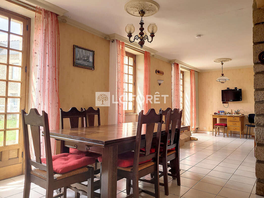 Maison à LE ROC-SAINT-ANDRE