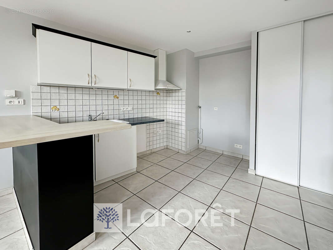 Appartement F3 1er étage (80 m²) à vendre à GEMOZAC (17260) - photo 3