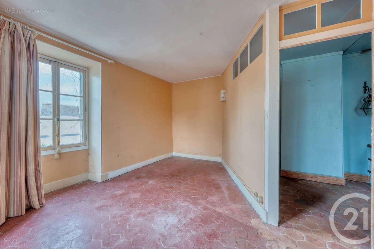 Maison à OZOUER-LE-VOULGIS