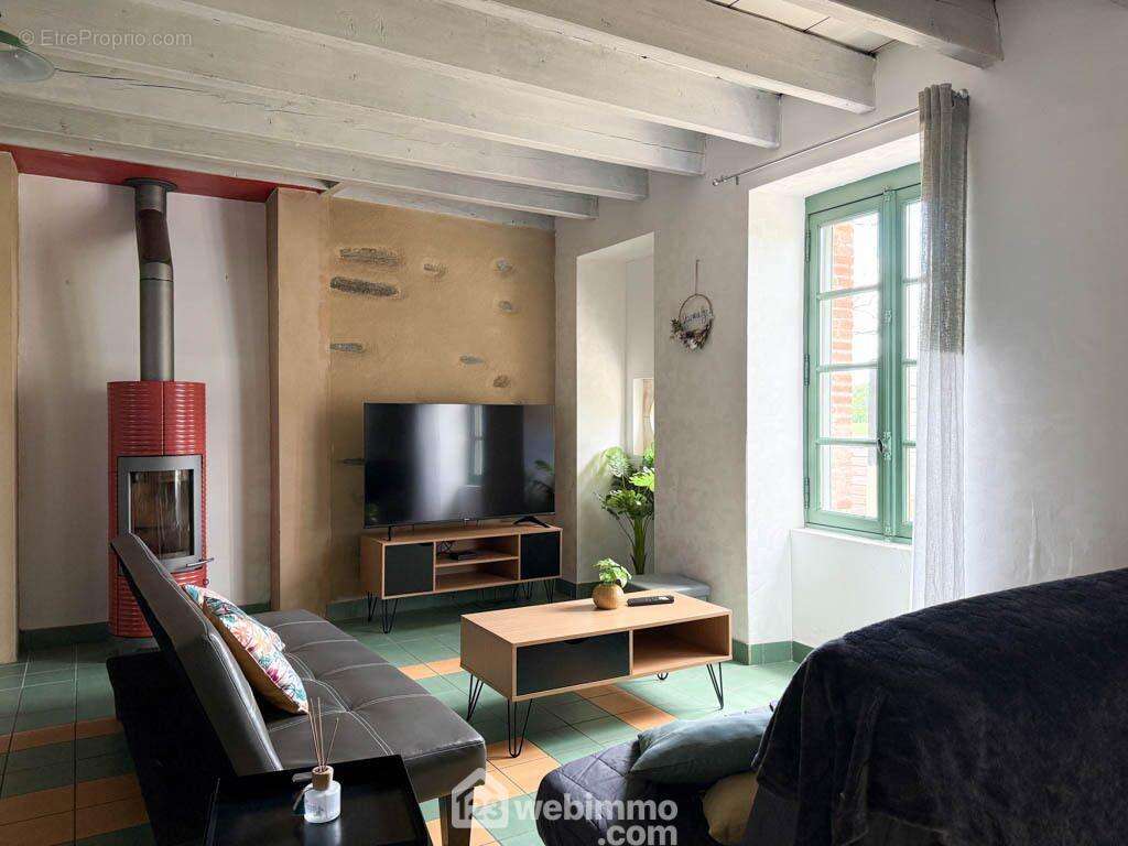 avec poêle à bois. - Maison à POUZAUGES
