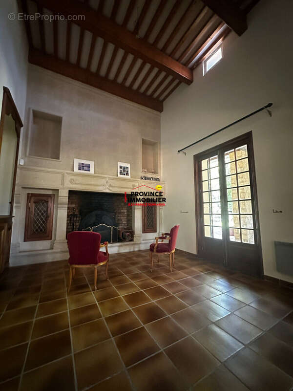 Maison 650 m² à Valreas  - photo 6