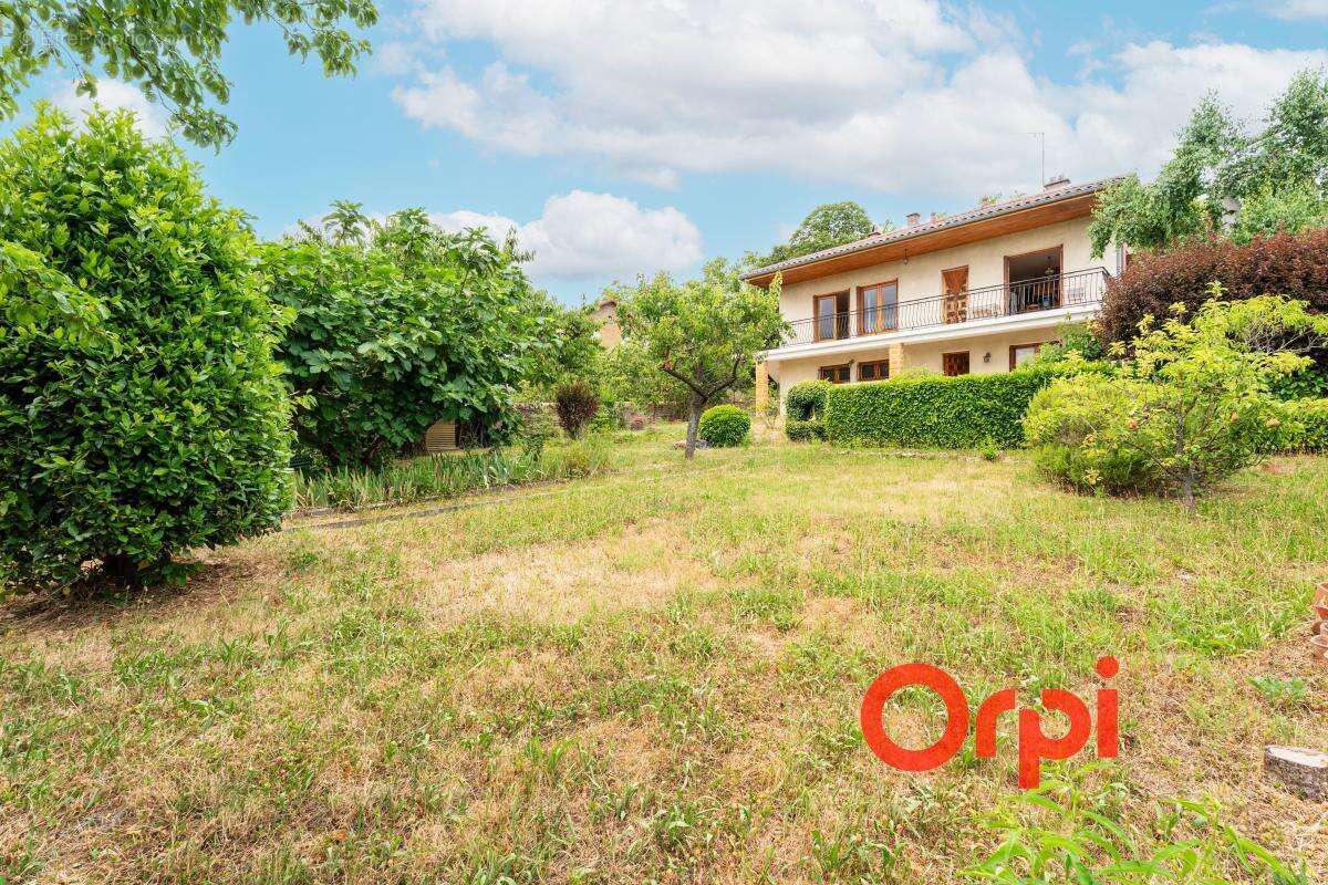 Maison familiale de 150 m² avec appartement indépendant, sous-sol complet et terrain de 999 m² - photo 2