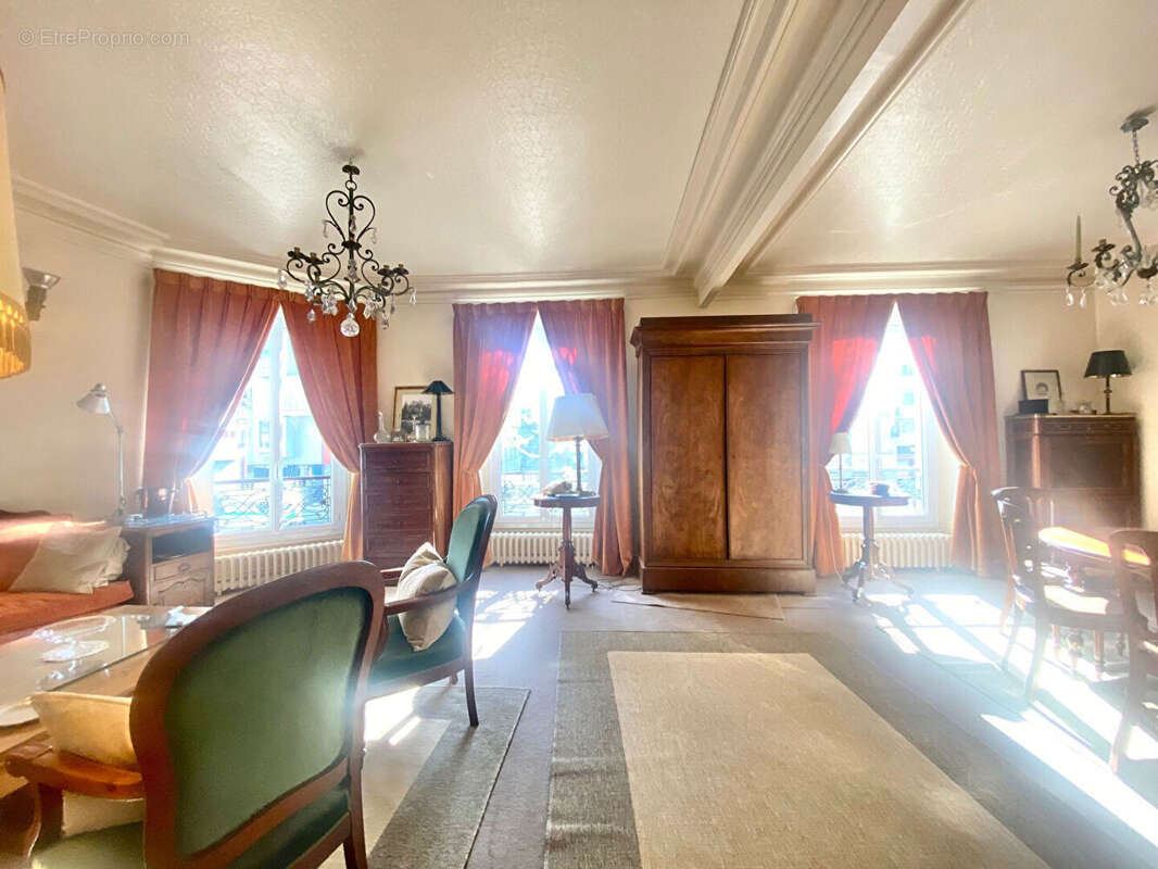 Appartement à PARIS-14E