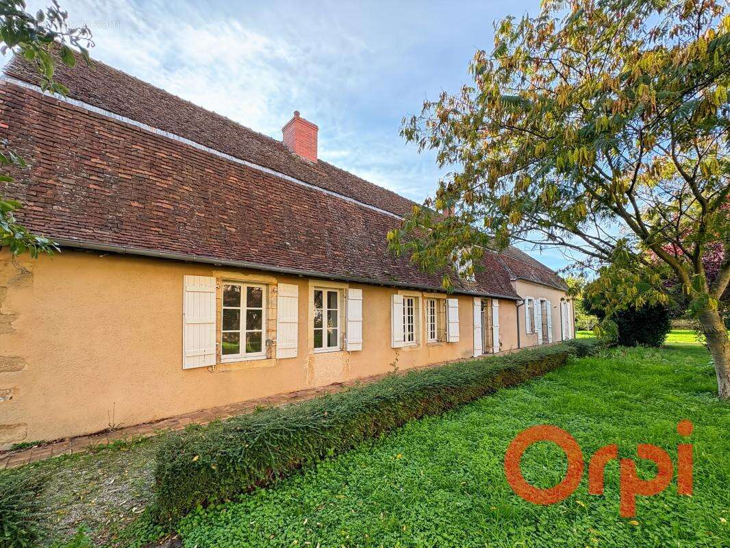 Maison à CHALIVOY-MILON