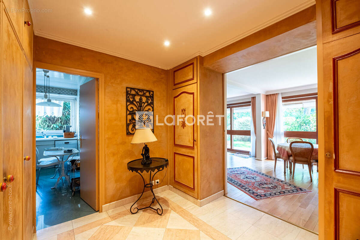 Appartement à LA CELLE-SAINT-CLOUD