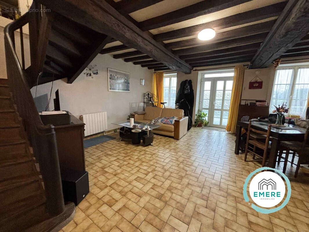 Maison à LES CHERIS