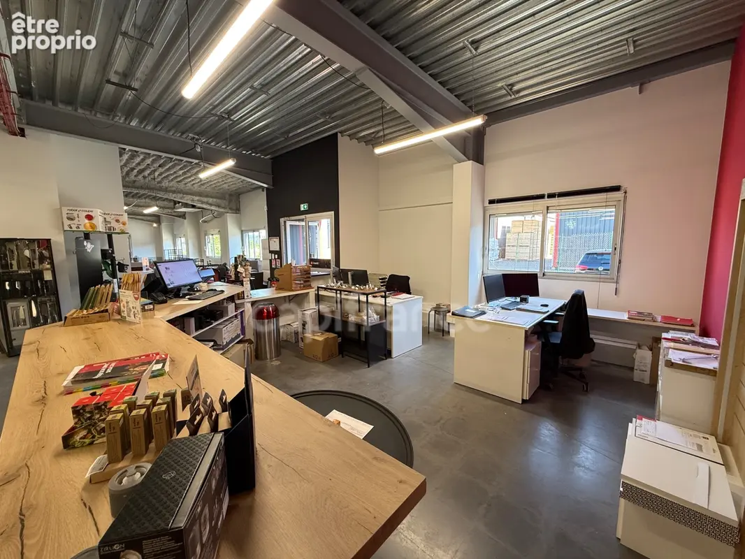 Murs professionnels avec logement - 696 m² - Sud Montélimar - photo 5