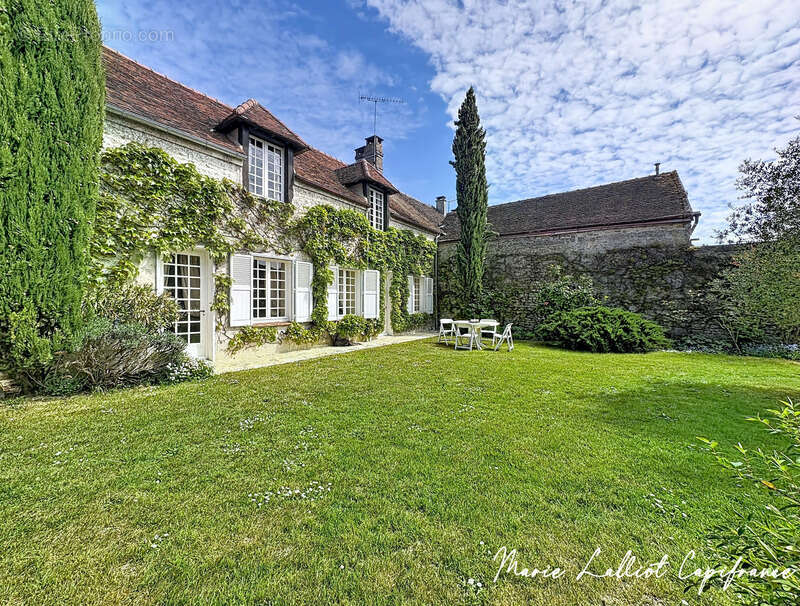 Maison à LA CHAPELLE-LA-REINE