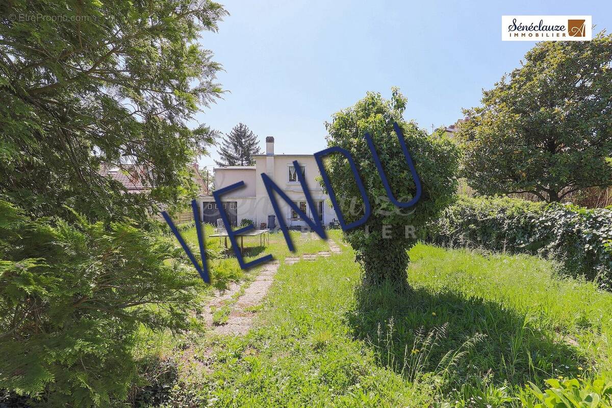 Maison à PIERRE-BENITE