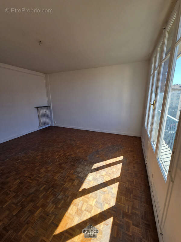 Appartement à MARSEILLE-3E