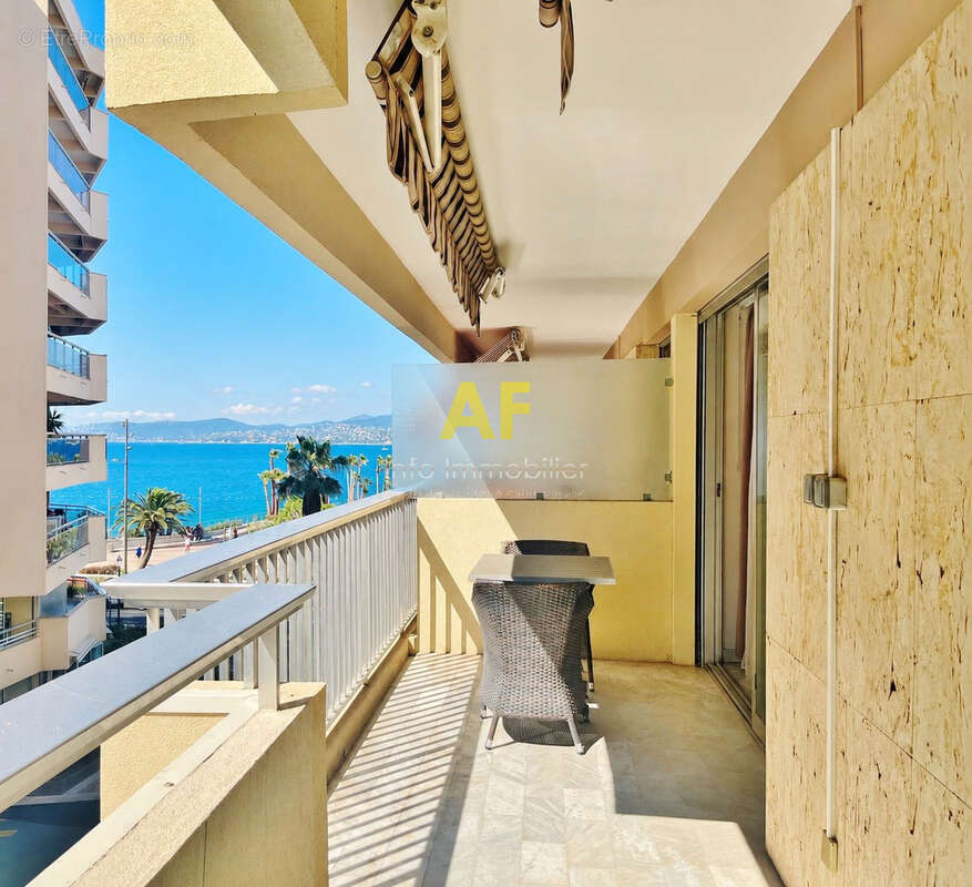 Saint Raphaël - Triangle d'Or - Appartement 3 pièces + terrasse avec vue mer de coté - Parking double en sous- - photo 2