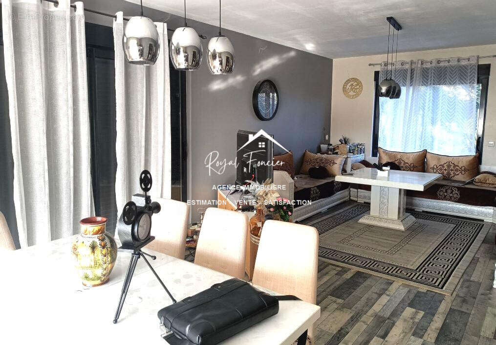 Pièce de vie de 32 m2  - Maison à CHATELLERAULT