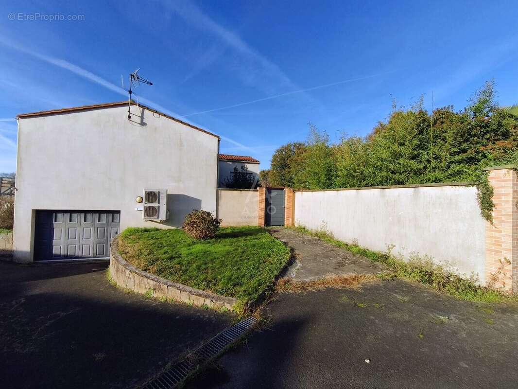 Maison à LES HERBIERS