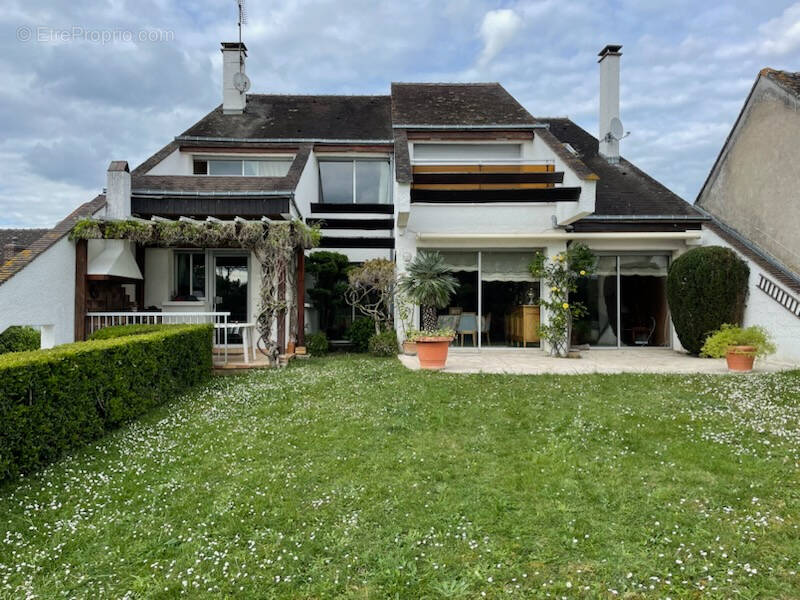 Maison à VILLENEUVE-SUR-YONNE