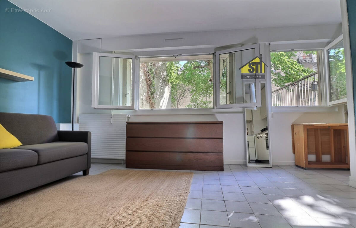 Appartement à PARIS-14E