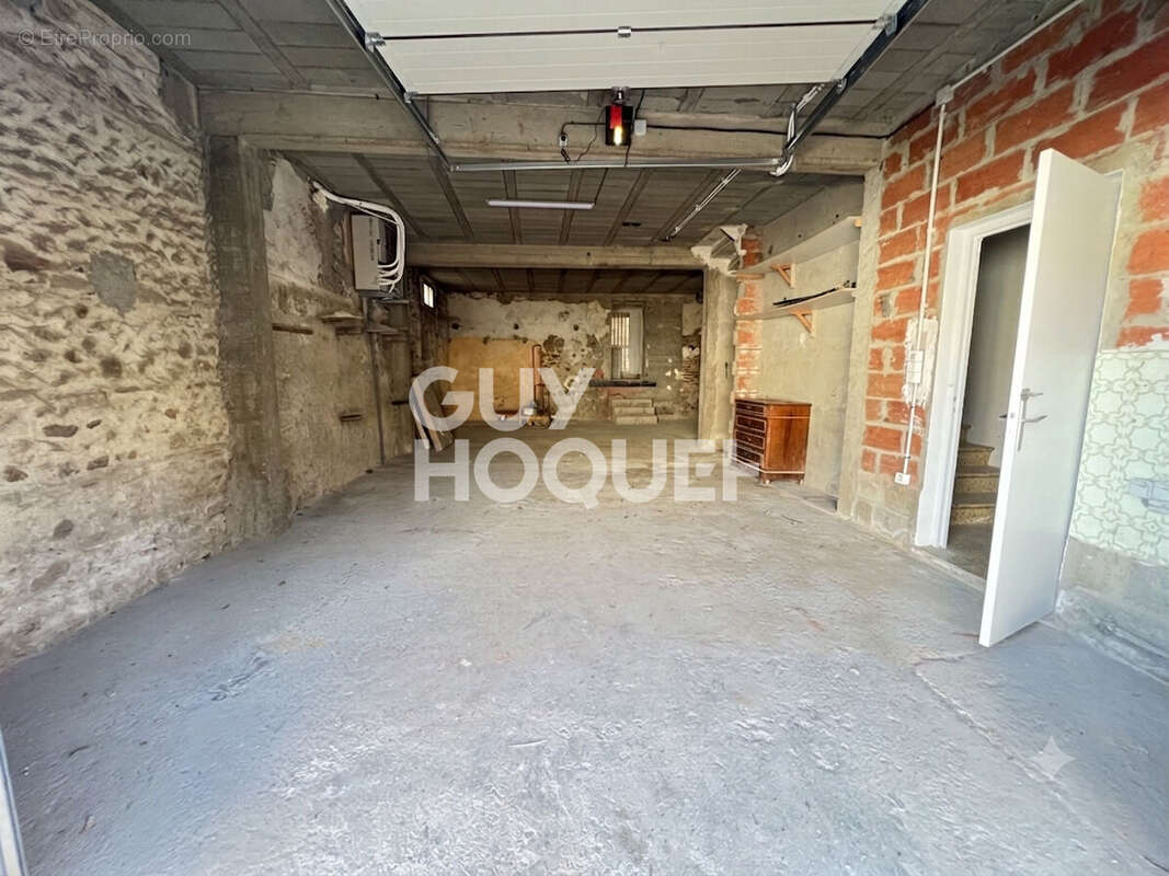 CANOHES Appartement de type T3 entièrement rénové avec grand garage. - photo 9