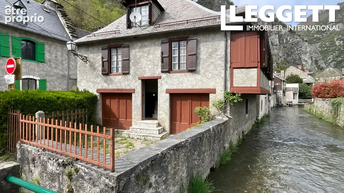 Charmante maison de village pyrénéenne avec 3 chambres, garage, jardin, prête pour une nouvelle vie - photo 2