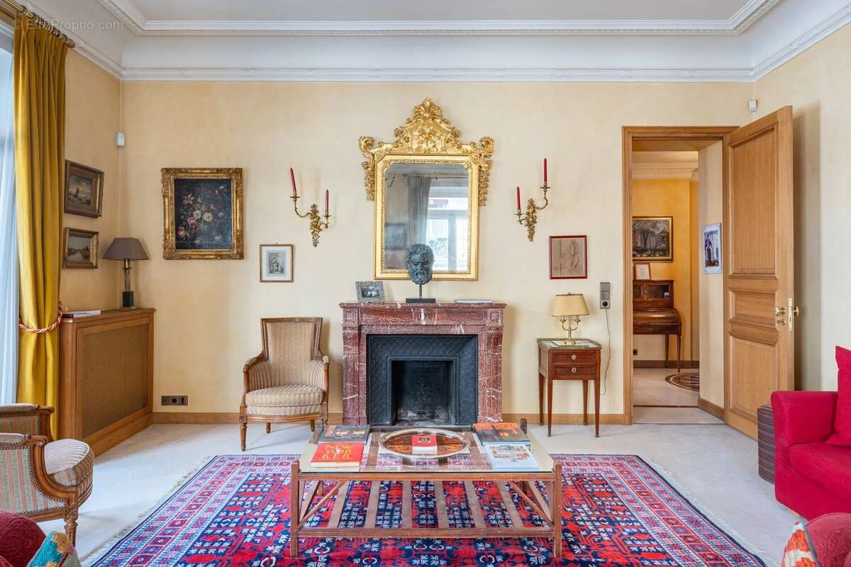 Appartement à PARIS-8E