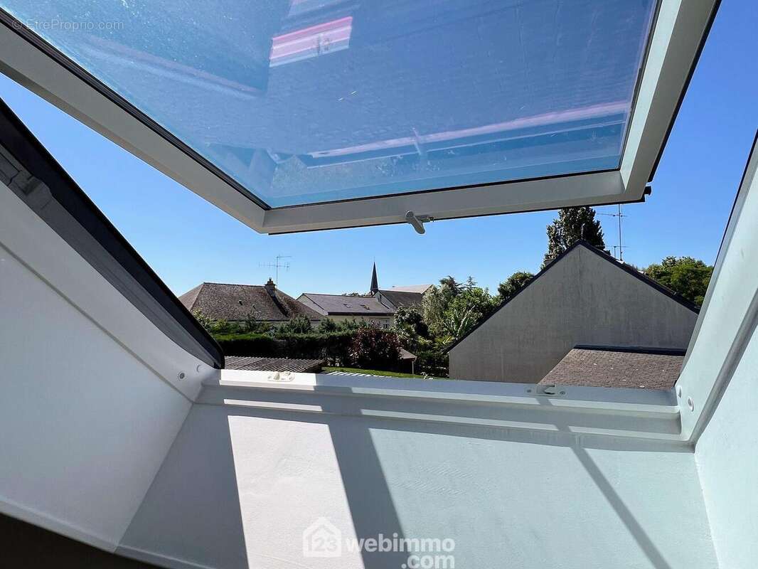 ... avec vue sur le jardin et le village... - Maison à BRAIN-SUR-L'AUTHION