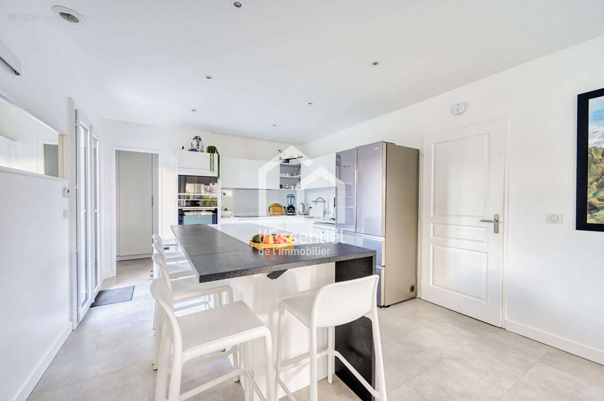 Maison à LE MESNIL-LE-ROI