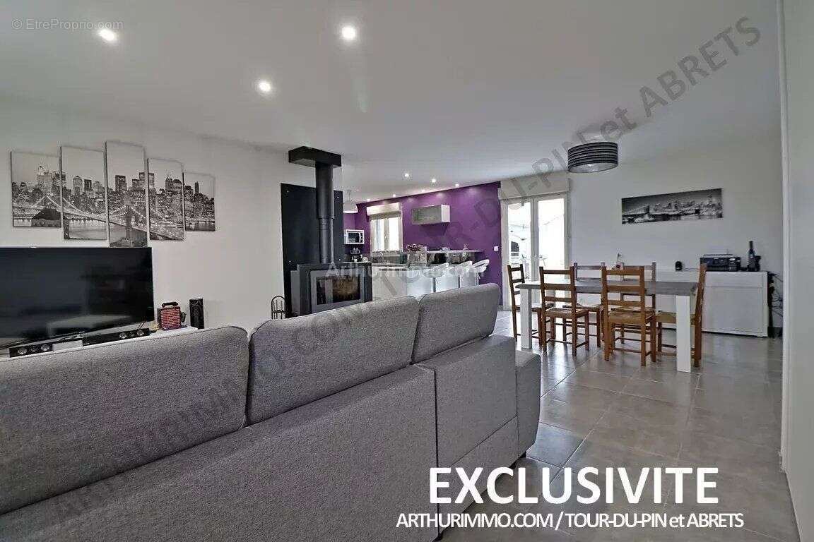 Maison à LA TOUR-DU-PIN