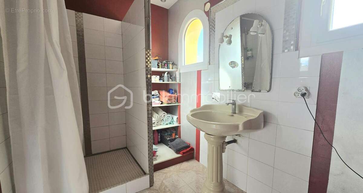 Maison à SAINT-LAURENT-DE-LA-SALANQUE