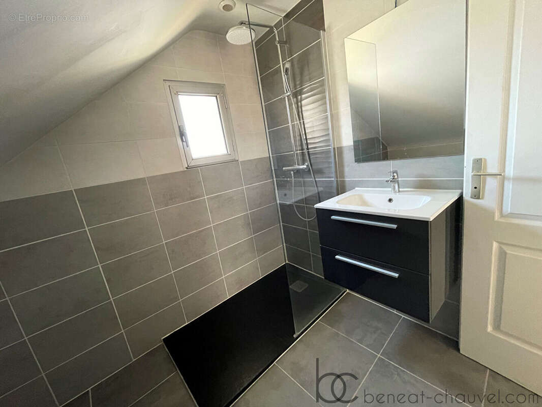 VENTE Maison en Pierre Rénovée  2 Chambres  49 m²  Parking  Proche Bourg SARZEAU (56370) - photo 5