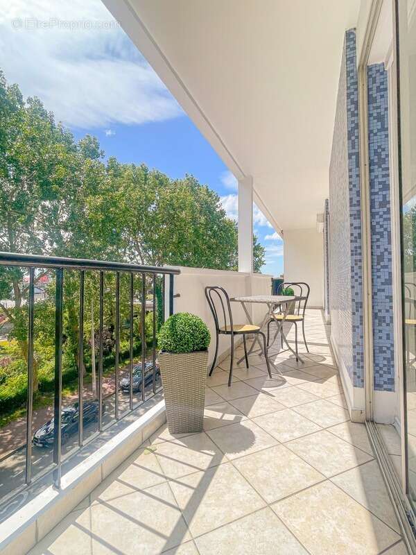 CALAIS , Dpt (62) à vendre appartement 3 pièces 75M2 , deux chambres , cave , parking privatif - photo 2