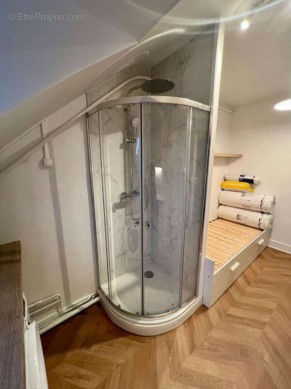 Paris 17e Pereire / Ternes - Chambre de service en parfait état de 9 m² (11m² habitables) - photo 9