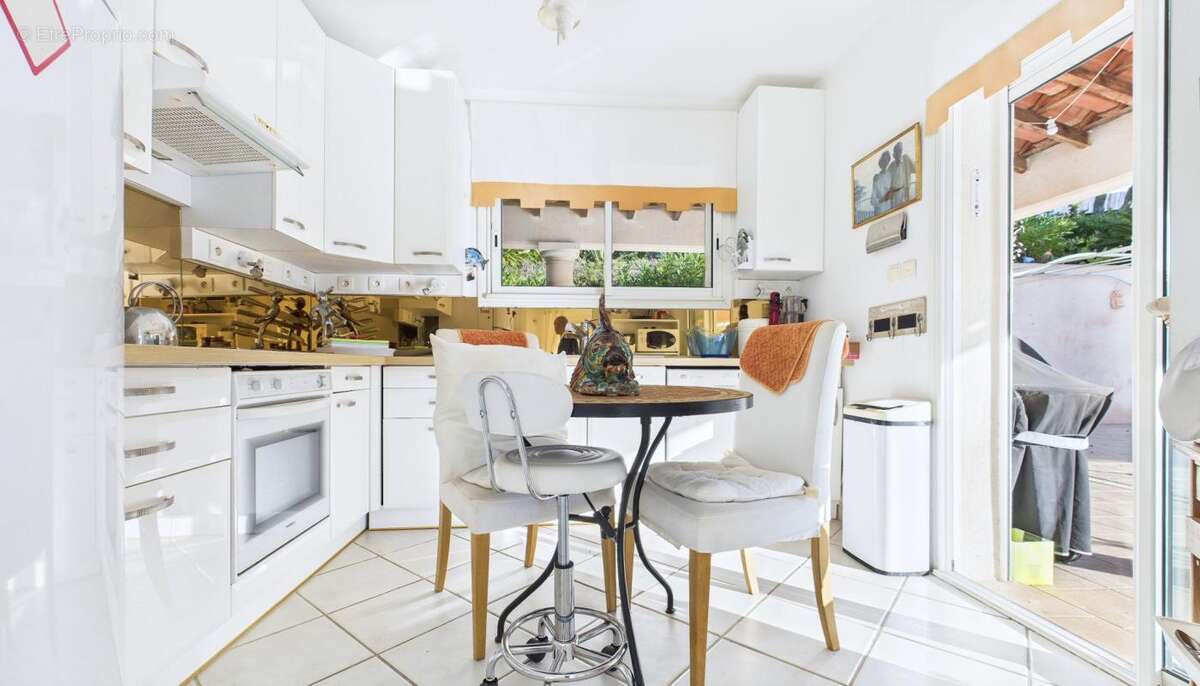 Appartement à LA LONDE-LES-MAURES